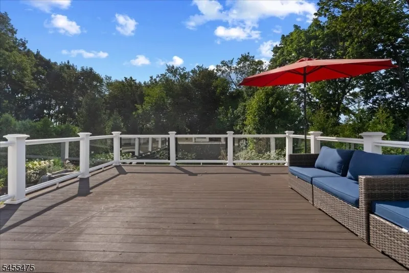 412 Valley View Ave Paramus, NJ 07652