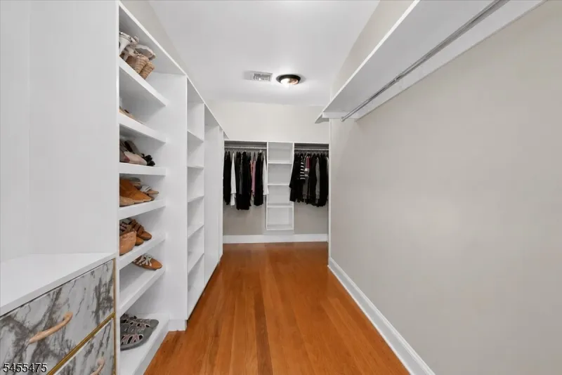 412 Valley View Ave Paramus, NJ 07652