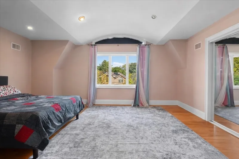 412 Valley View Ave Paramus, NJ 07652