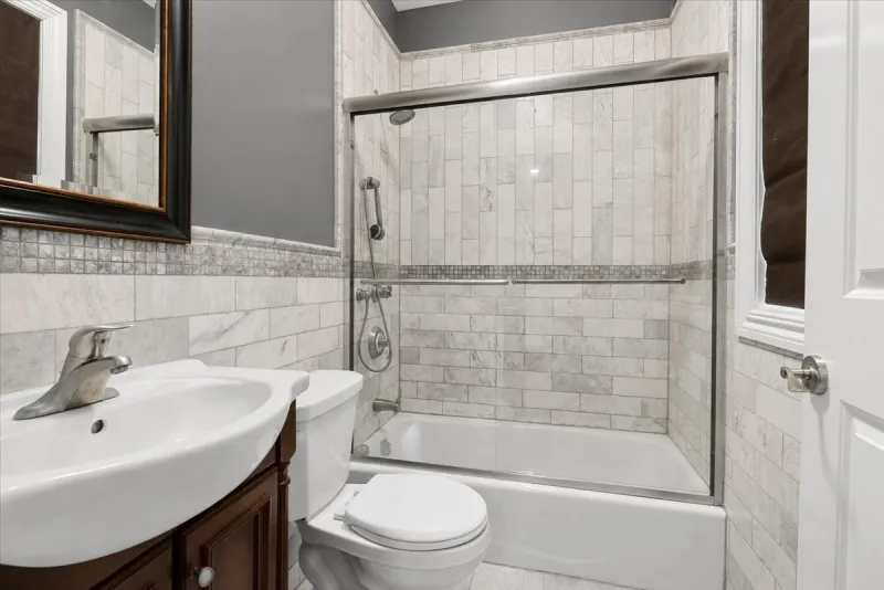 412 Valley View Ave Paramus, NJ 07652
