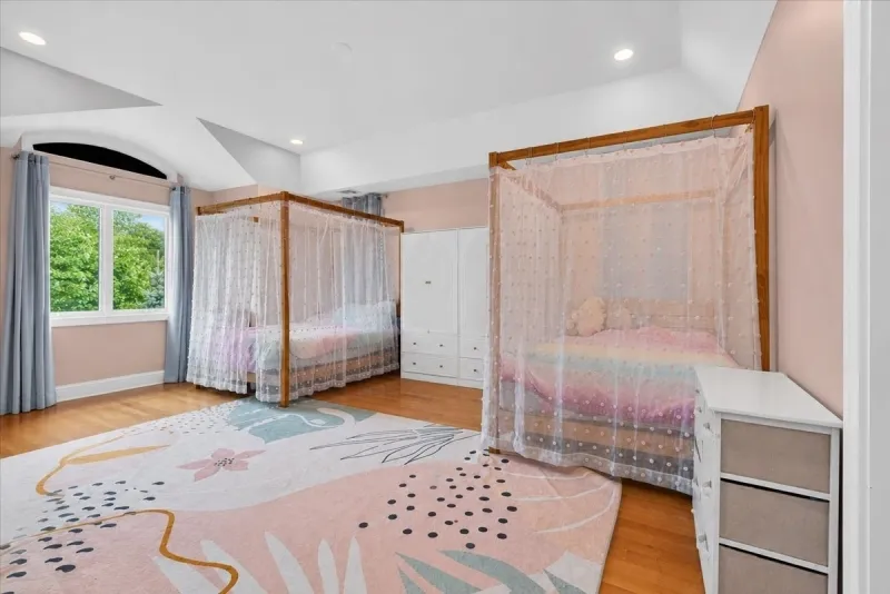 412 Valley View Ave Paramus, NJ 07652