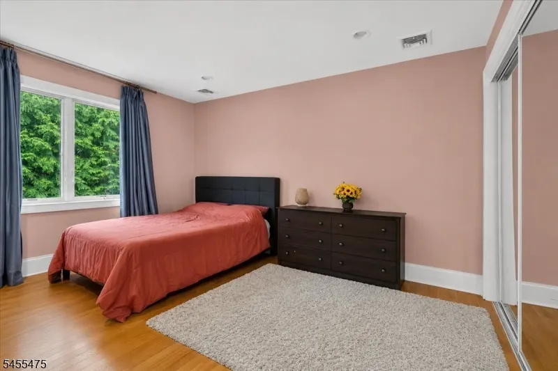 412 Valley View Ave Paramus, NJ 07652