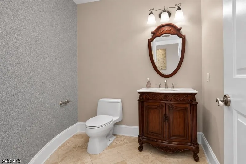 412 Valley View Ave Paramus, NJ 07652