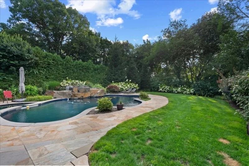 412 Valley View Ave Paramus, NJ 07652