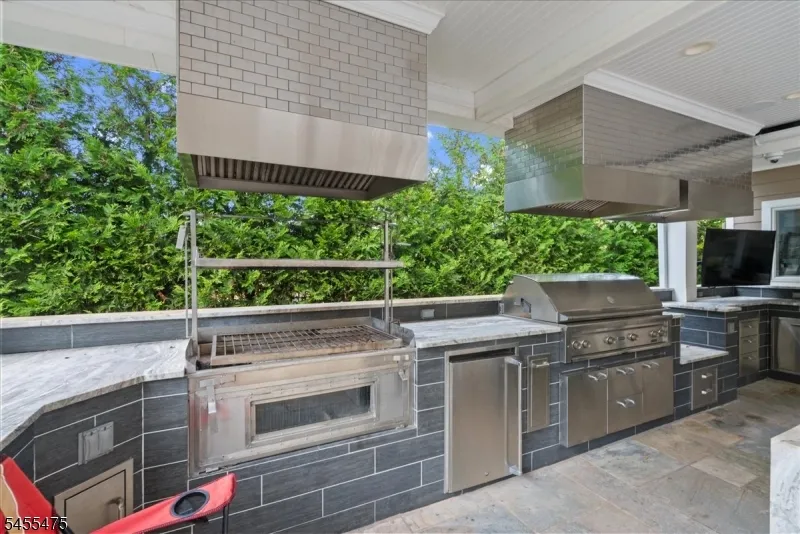 412 Valley View Ave Paramus, NJ 07652