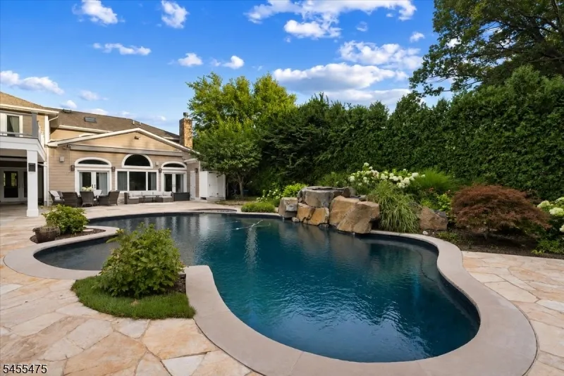 412 Valley View Ave Paramus, NJ 07652