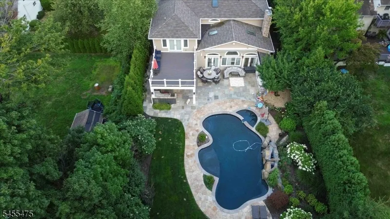 412 Valley View Ave Paramus, NJ 07652