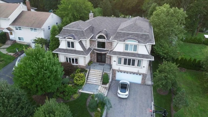 412 Valley View Ave Paramus, NJ 07652