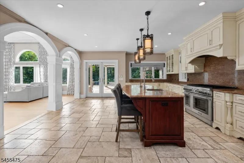412 Valley View Ave Paramus, NJ 07652