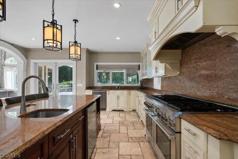 412 Valley View Ave Paramus, NJ 07652