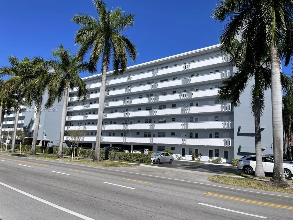1000 NE 14th Ave #211 Hallandale Beach, FL 33009