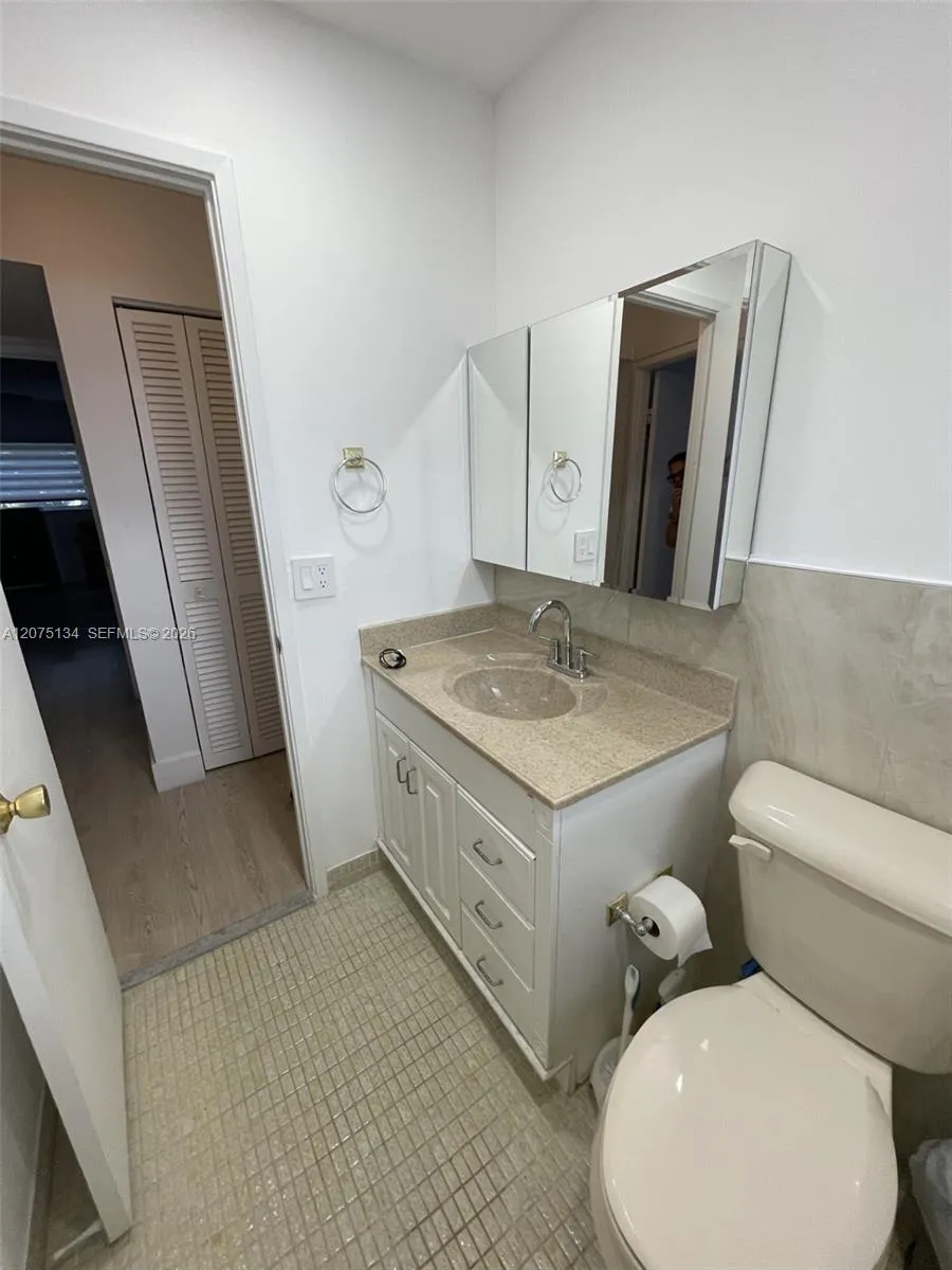 1000 NE 14th Ave #211 Hallandale Beach, FL 33009