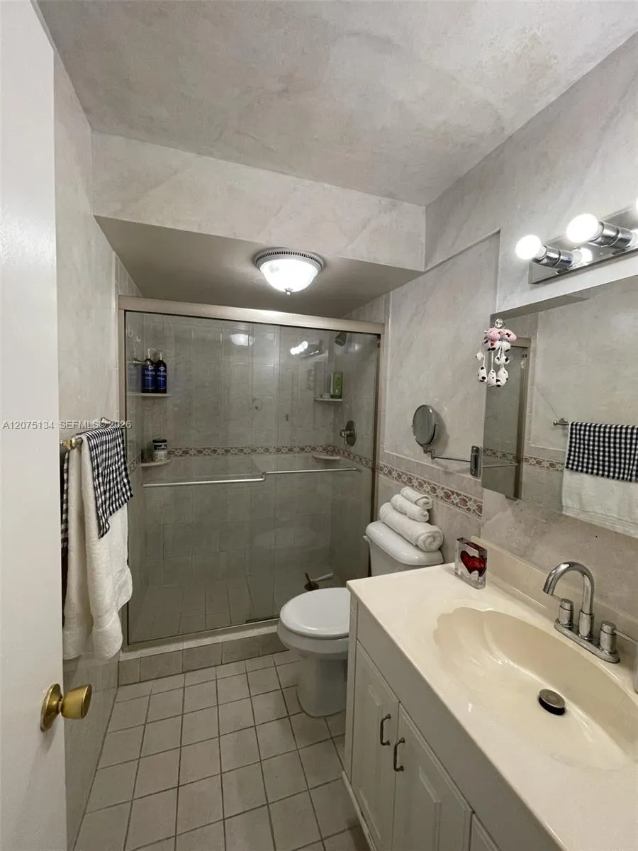 1000 NE 14th Ave #211 Hallandale Beach, FL 33009