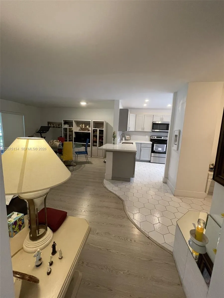 1000 NE 14th Ave #211 Hallandale Beach, FL 33009