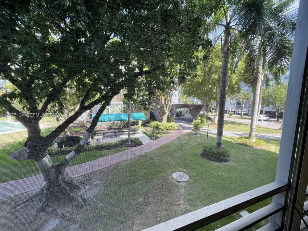1000 NE 14th Ave #211 Hallandale Beach, FL 33009