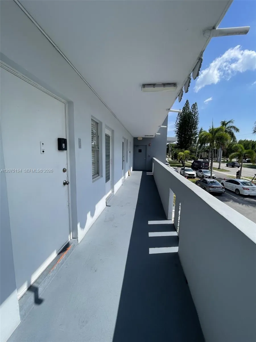 1000 NE 14th Ave #211 Hallandale Beach, FL 33009