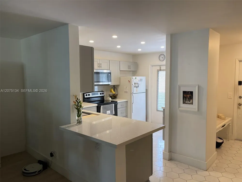 1000 NE 14th Ave #211 Hallandale Beach, FL 33009