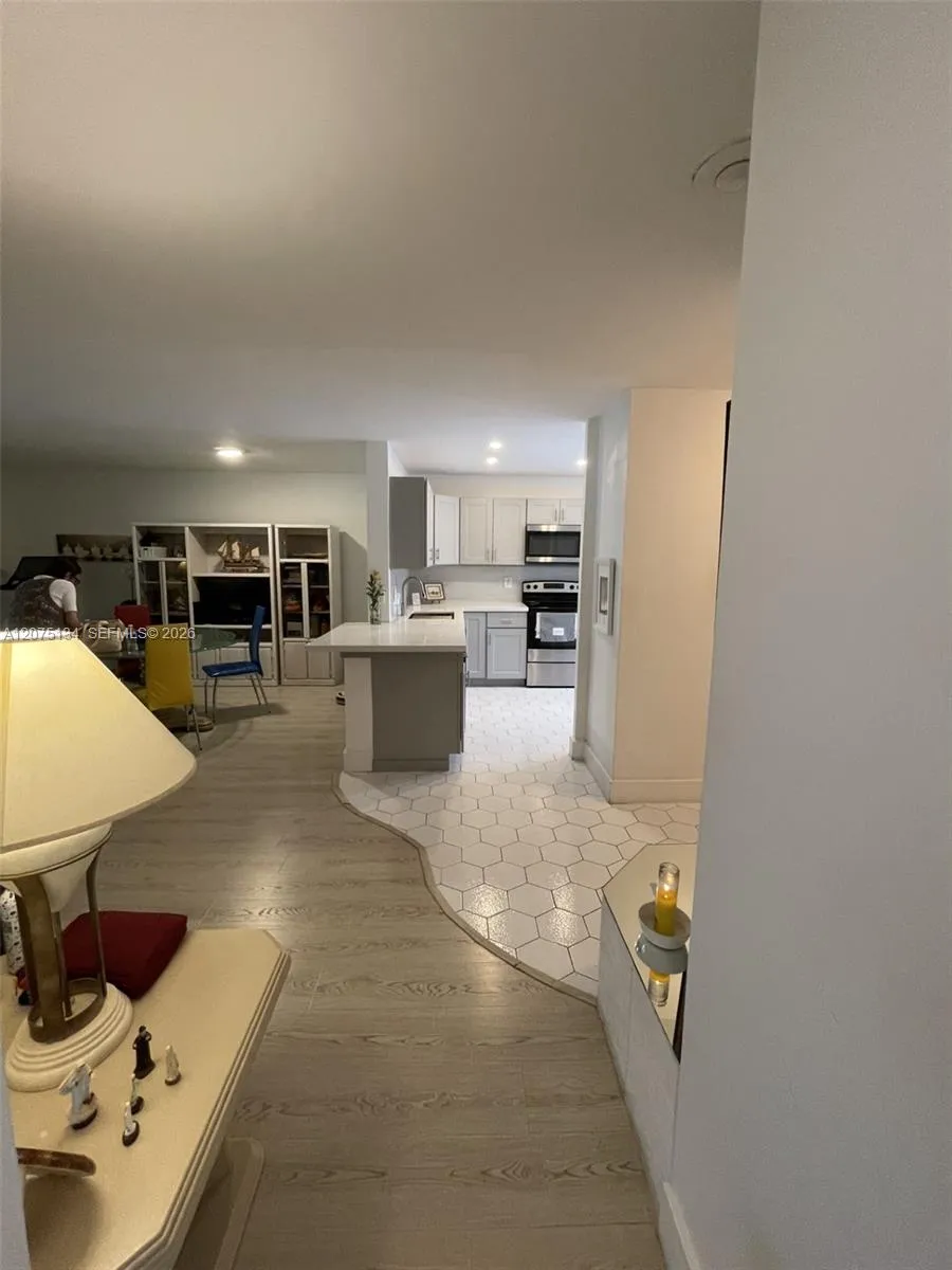 1000 NE 14th Ave #211 Hallandale Beach, FL 33009