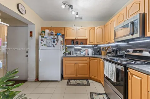 755 Harem Ave