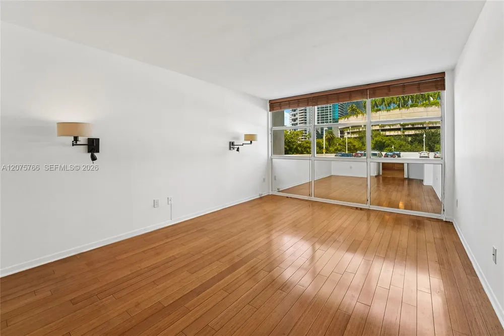 1420 Brickell Bay Dr #206D Miami, FL 33131