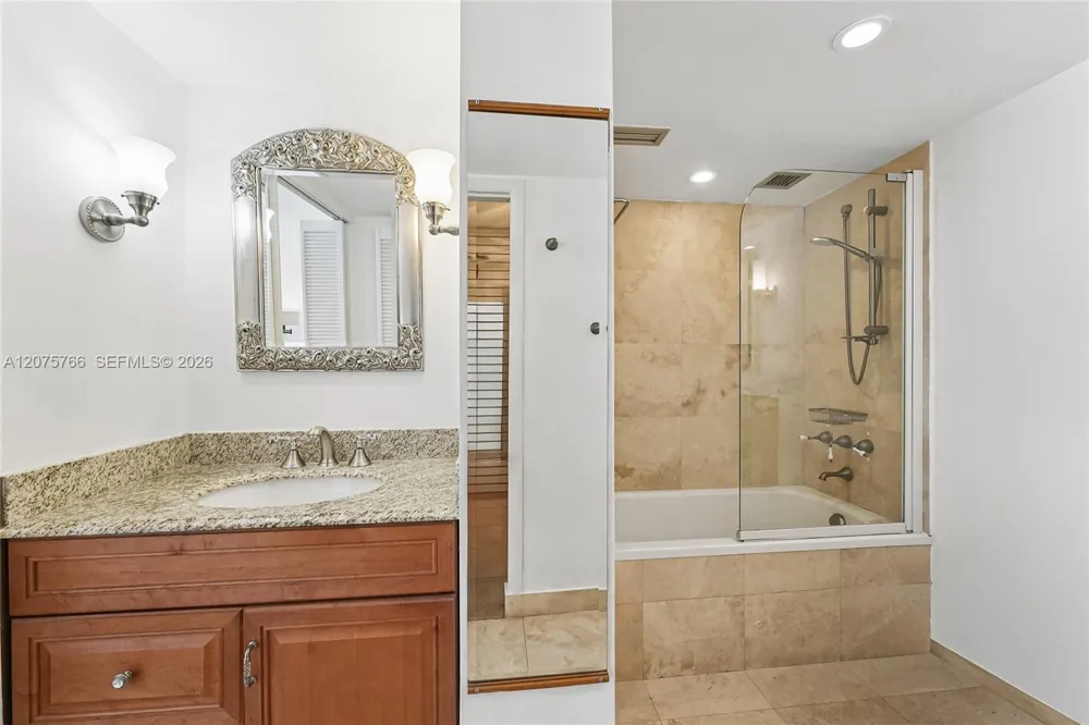 1420 Brickell Bay Dr #206D Miami, FL 33131