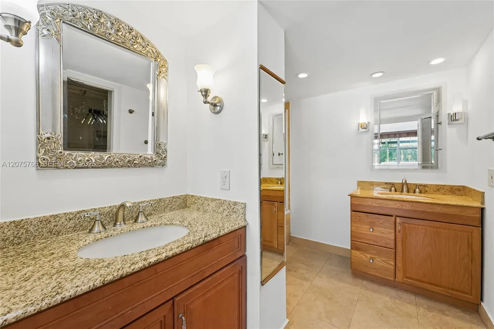 1420 Brickell Bay Dr #206D Miami, FL 33131