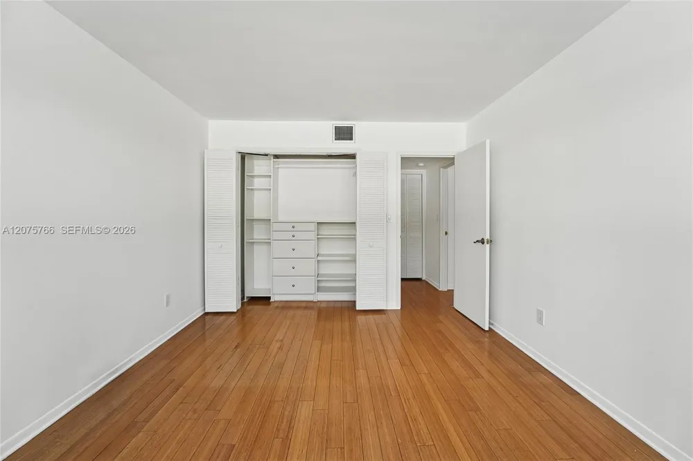1420 Brickell Bay Dr #206D Miami, FL 33131