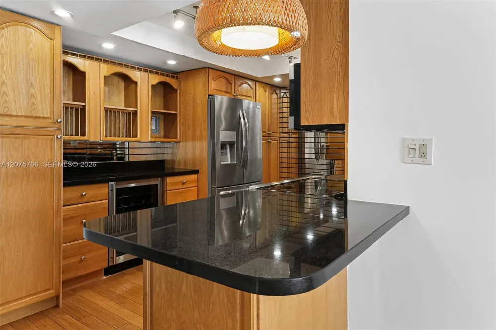 1420 Brickell Bay Dr #206D Miami, FL 33131