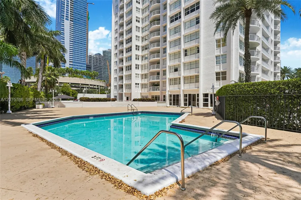 1420 Brickell Bay Dr #206D Miami, FL 33131