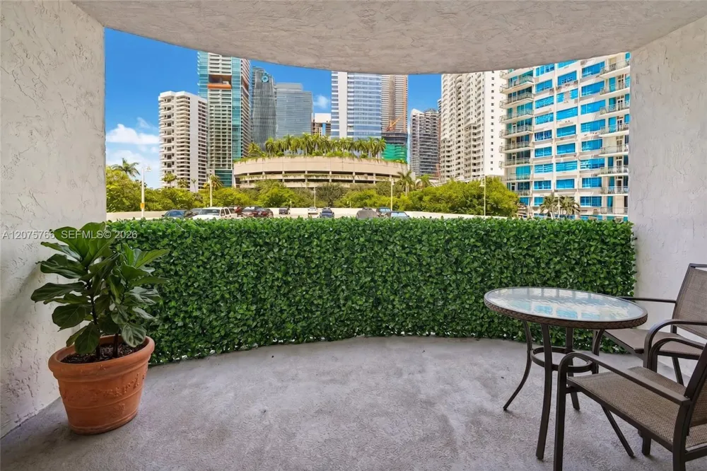 1420 Brickell Bay Dr #206D Miami, FL 33131