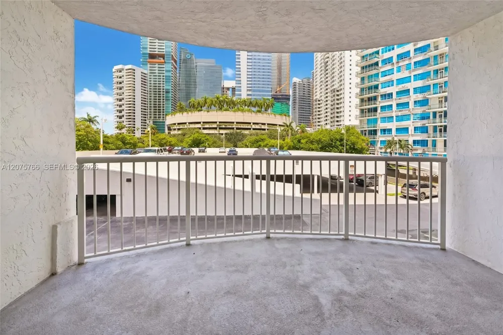 1420 Brickell Bay Dr #206D Miami, FL 33131