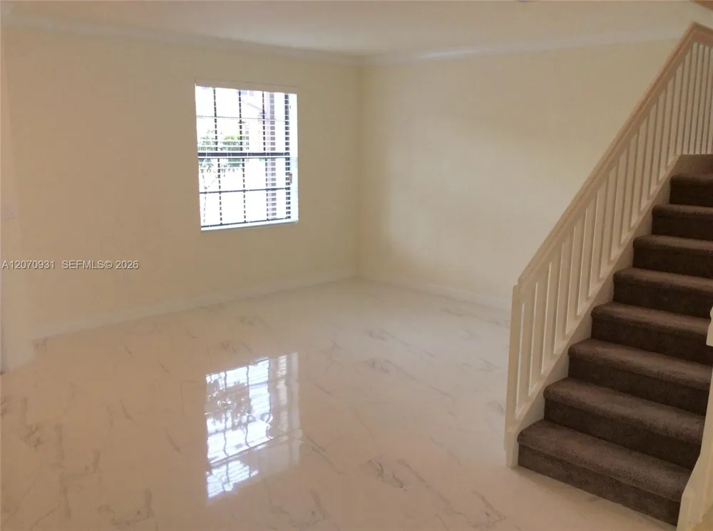 9267 W 34th Ct Hialeah, FL 33018