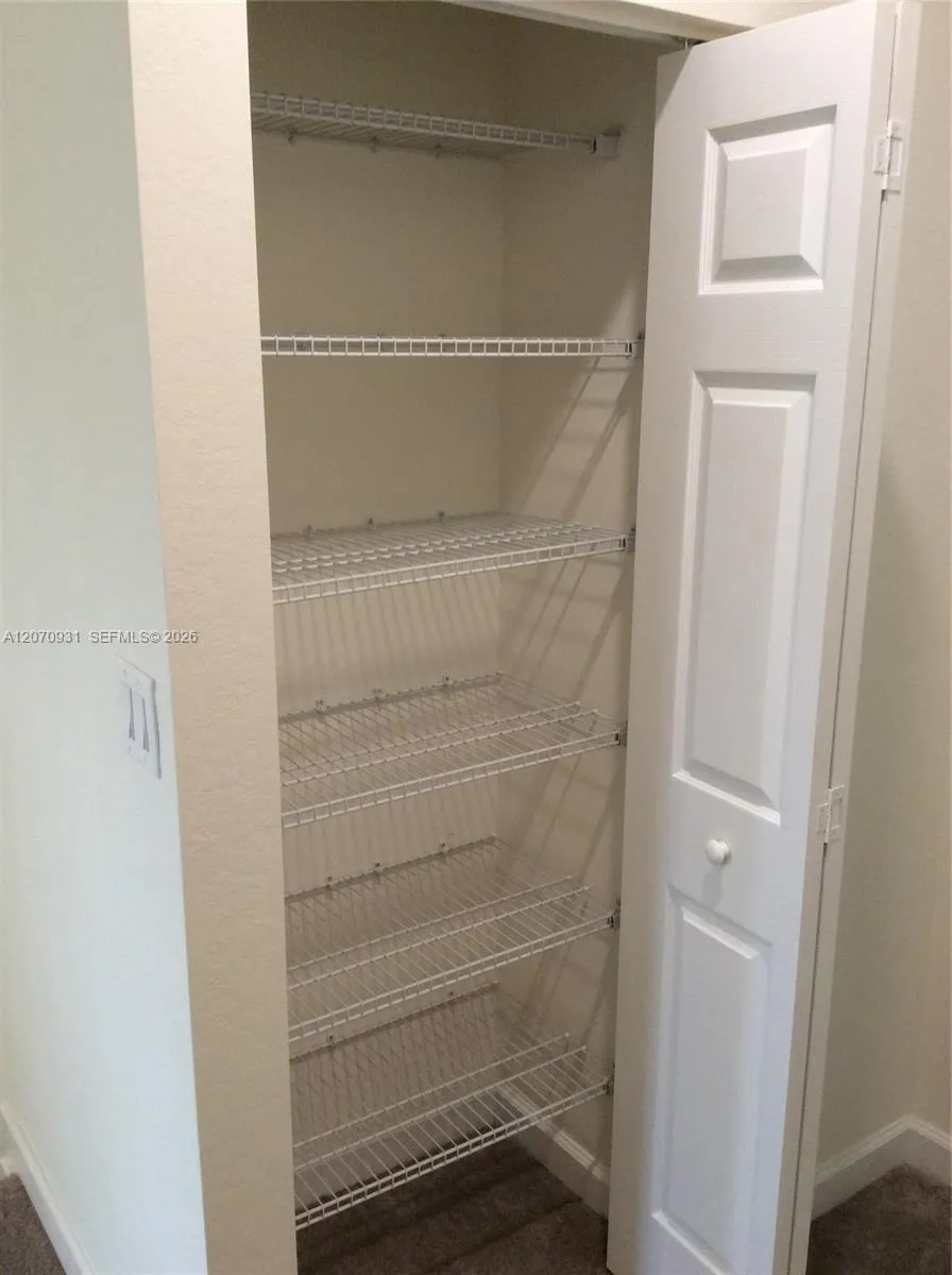 9267 W 34th Ct Hialeah, FL 33018