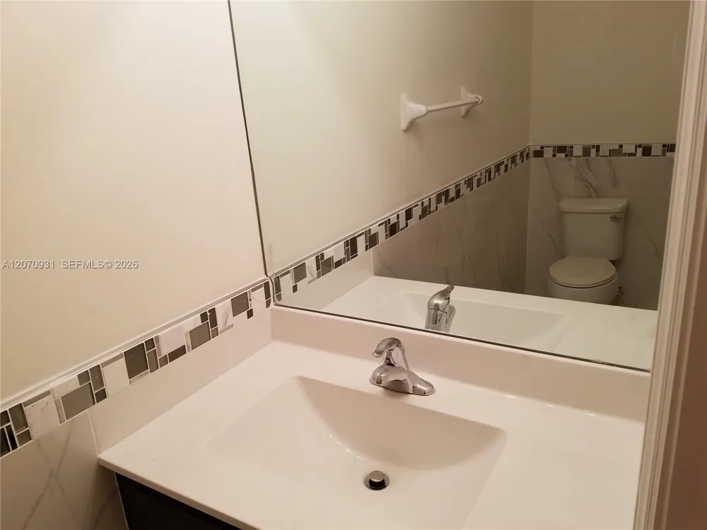 9267 W 34th Ct Hialeah, FL 33018