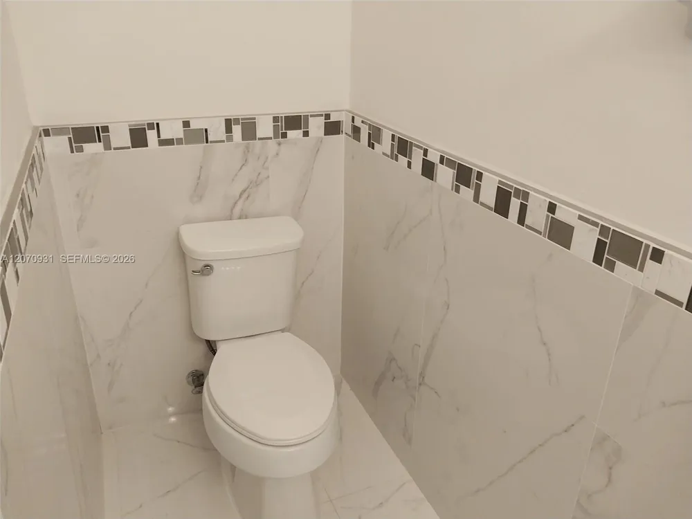 9267 W 34th Ct Hialeah, FL 33018
