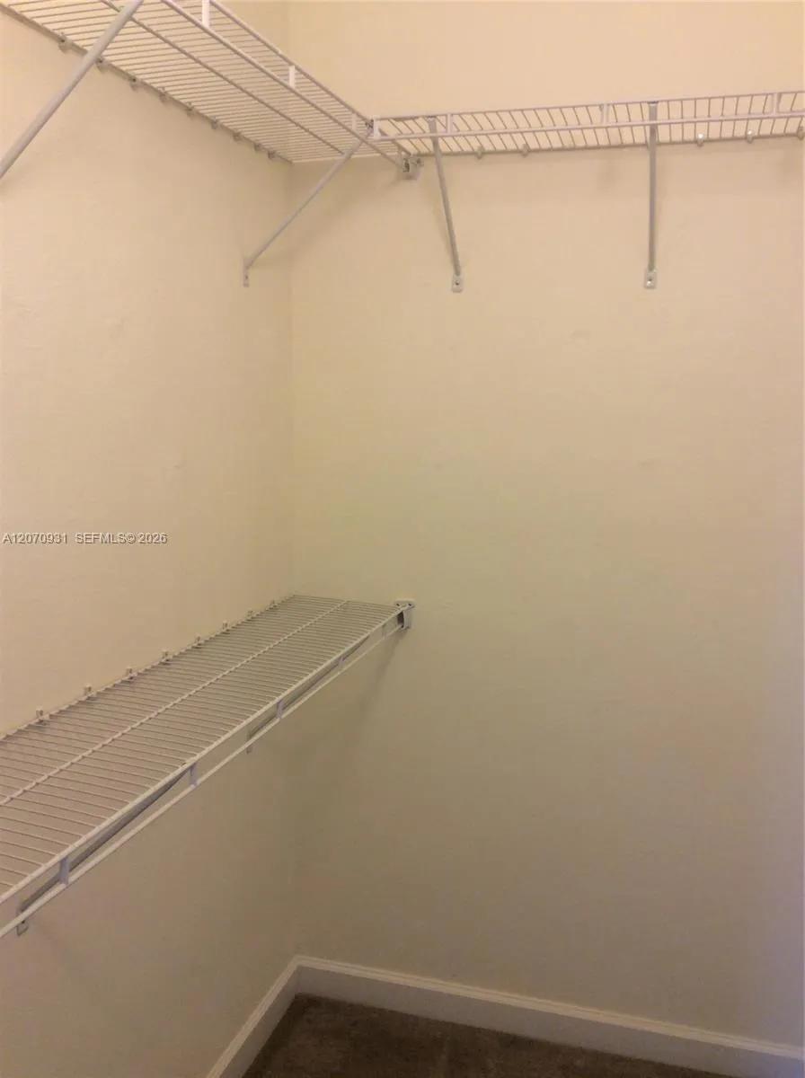 9267 W 34th Ct Hialeah, FL 33018