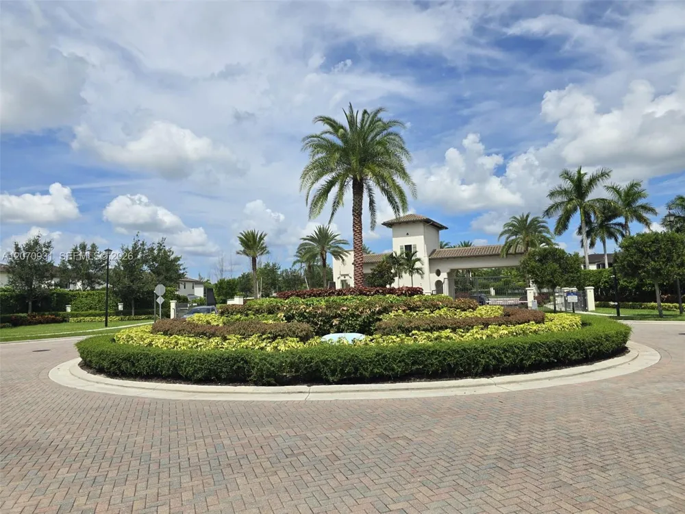 9267 W 34th Ct Hialeah, FL 33018