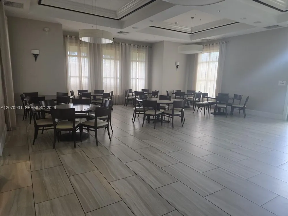 9267 W 34th Ct Hialeah, FL 33018