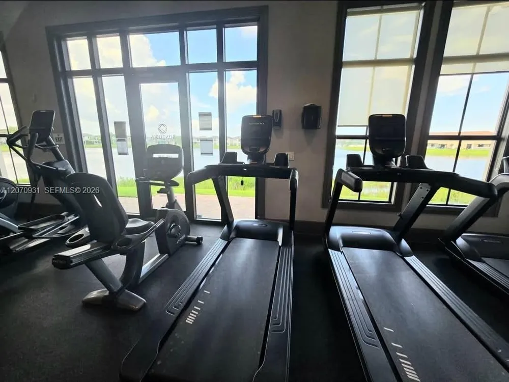 9267 W 34th Ct Hialeah, FL 33018
