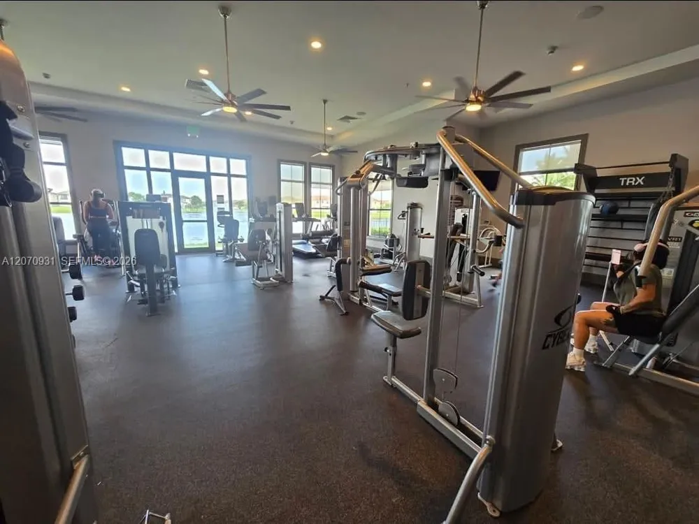 9267 W 34th Ct Hialeah, FL 33018
