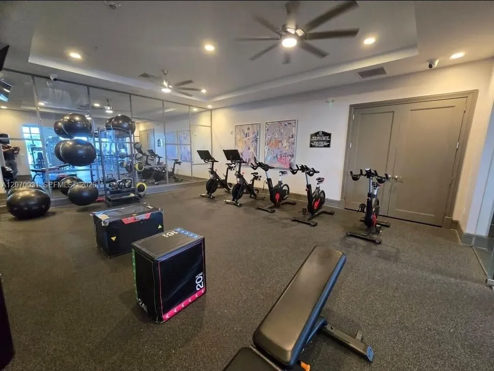 9267 W 34th Ct Hialeah, FL 33018