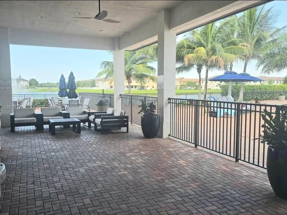 9267 W 34th Ct Hialeah, FL 33018