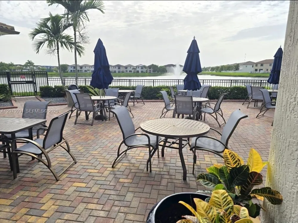 9267 W 34th Ct Hialeah, FL 33018