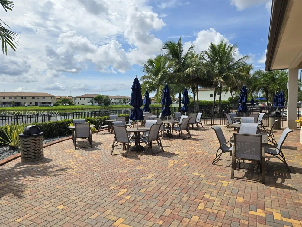 9267 W 34th Ct Hialeah, FL 33018