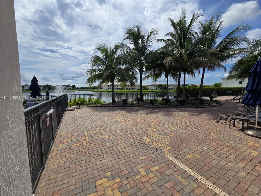 9267 W 34th Ct Hialeah, FL 33018