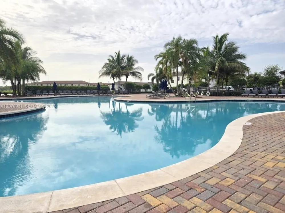 9267 W 34th Ct Hialeah, FL 33018