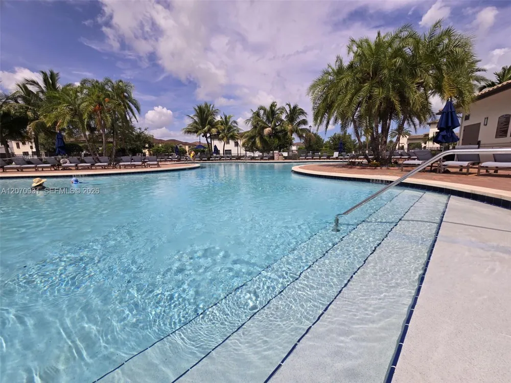 9267 W 34th Ct Hialeah, FL 33018