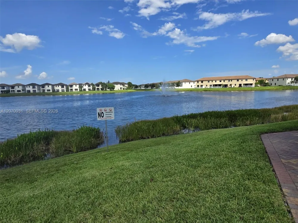 9267 W 34th Ct Hialeah, FL 33018