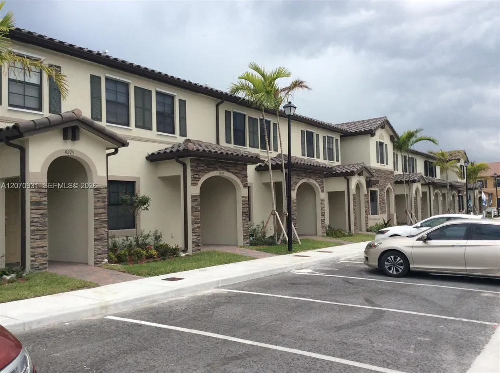 9267 W 34th Ct Hialeah, FL 33018