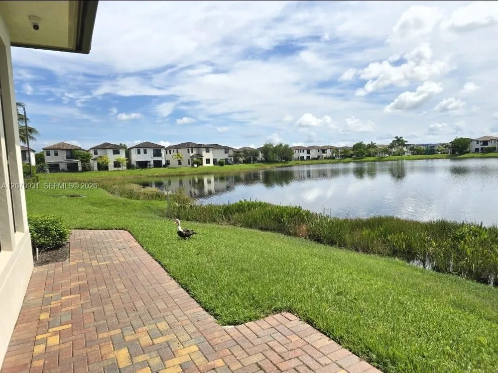 9267 W 34th Ct Hialeah, FL 33018